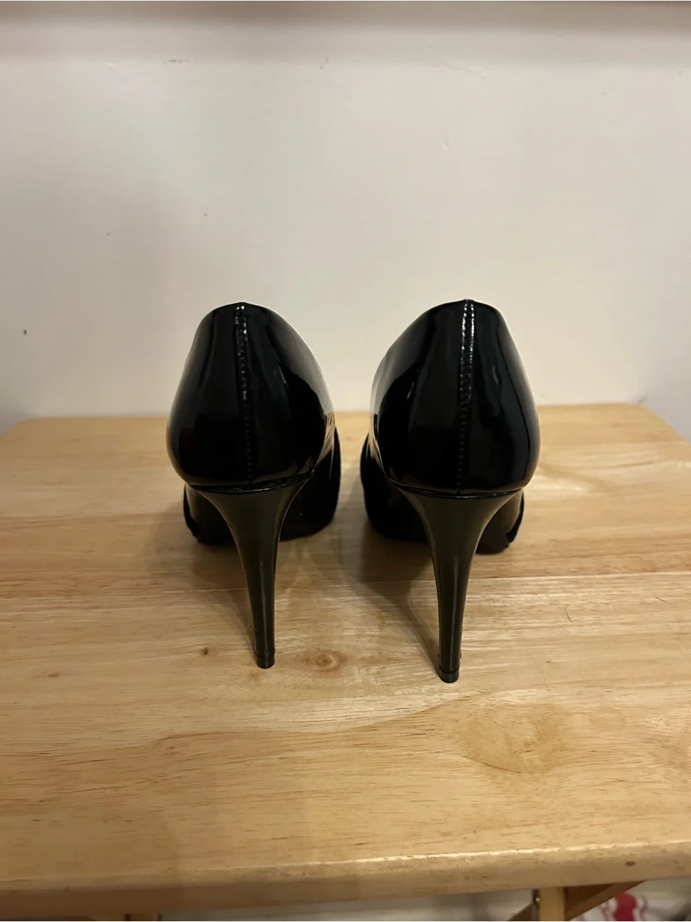 FIONI Clothing Black Peep-Toe Knot Front Heels